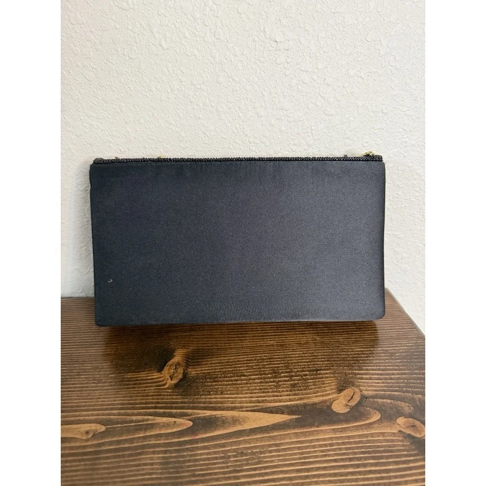 The Unbranded Brand good used